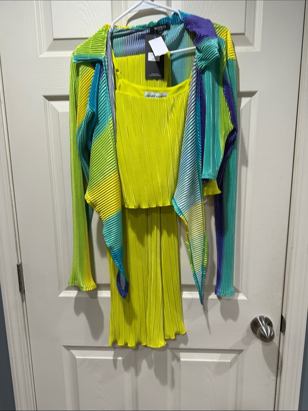 Yellow/Green 3-piece Pantset. Pleated  Multicolor Jacket (L), Cami(M), Pant (L)